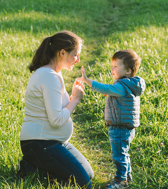 A mother and child, both of whom can benefit from Fully Alive Family Chiropractic Services